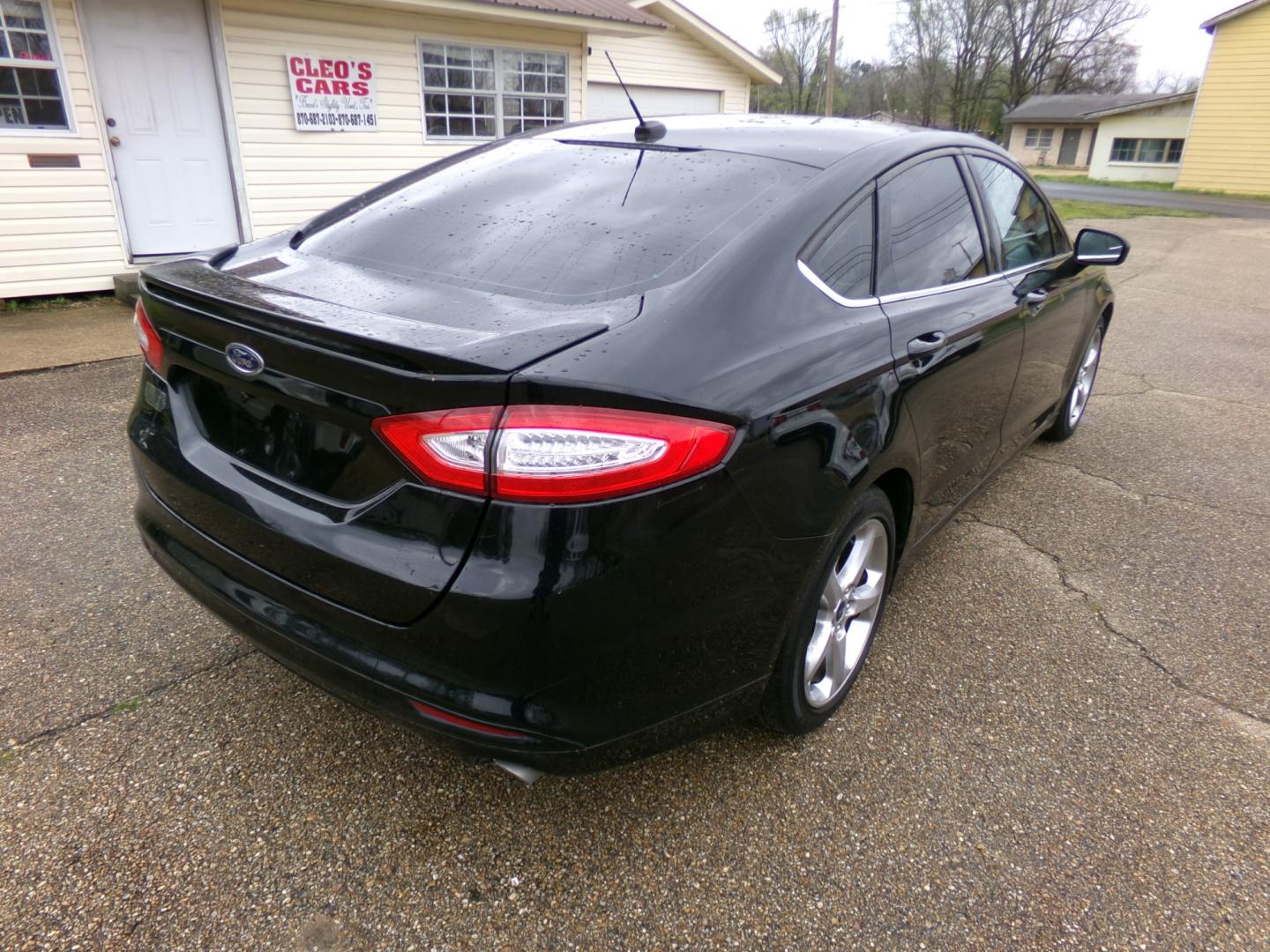 2016 Ford Fusion S (3FA6P0G71GR) with an 2.5L L4 DOHC 16V engine, 6-Speed Automatic transmission, located at 401 First NE, Bearden, AR, 71720, (870) 687-3414, 33.726528, -92.611519 - Photo#17